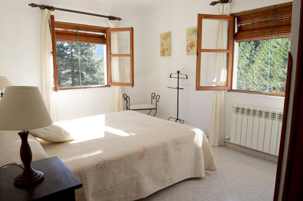 Hostal-Restaurante Fogon De Gredos Guisando Room photo