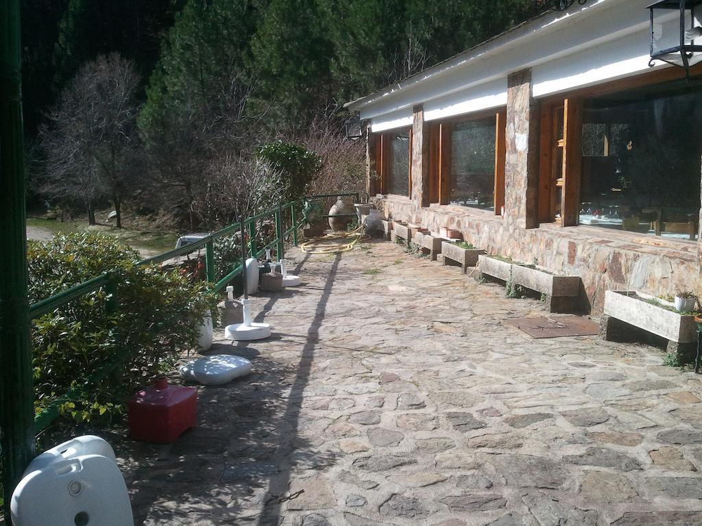 Hostal-Restaurante Fogon De Gredos Guisando Exterior photo