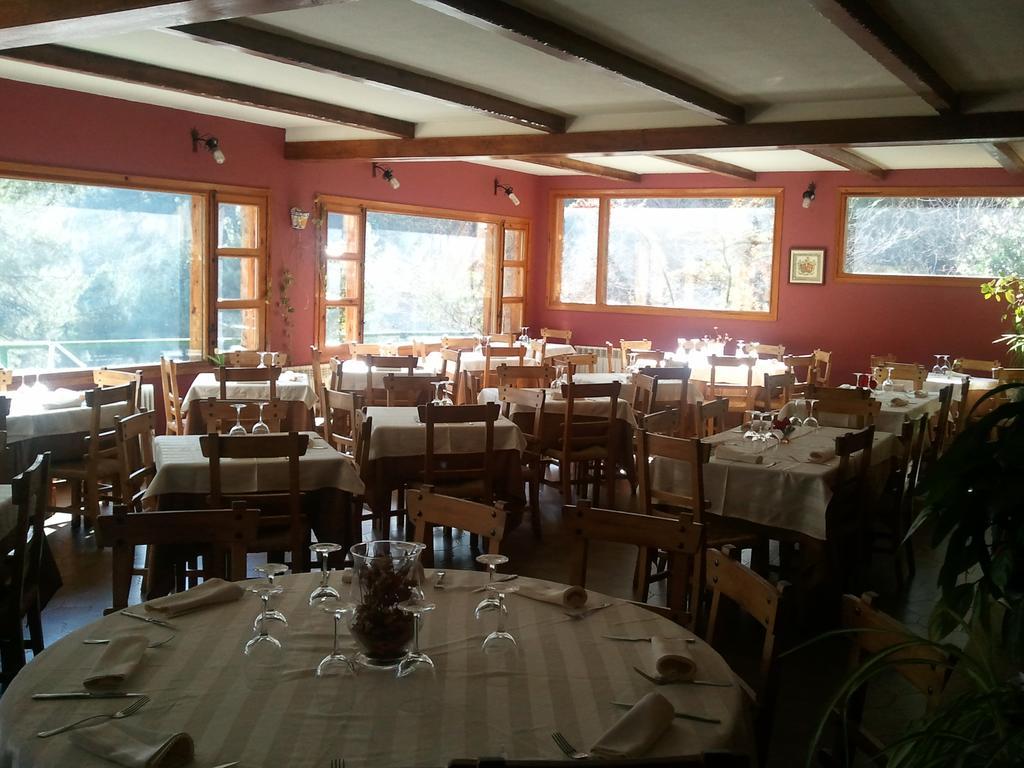 Hostal-Restaurante Fogon De Gredos Guisando Exterior photo